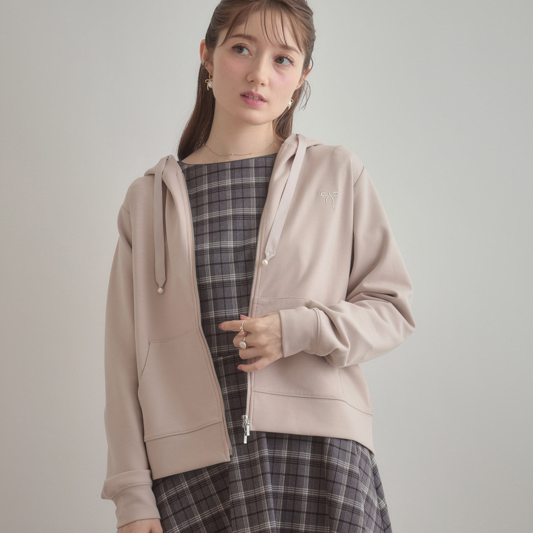 クチュール ブローチ Couture Brooch リボン刺繍ダンボールZIPフーディ (ブラック(019)) ブラック(019)