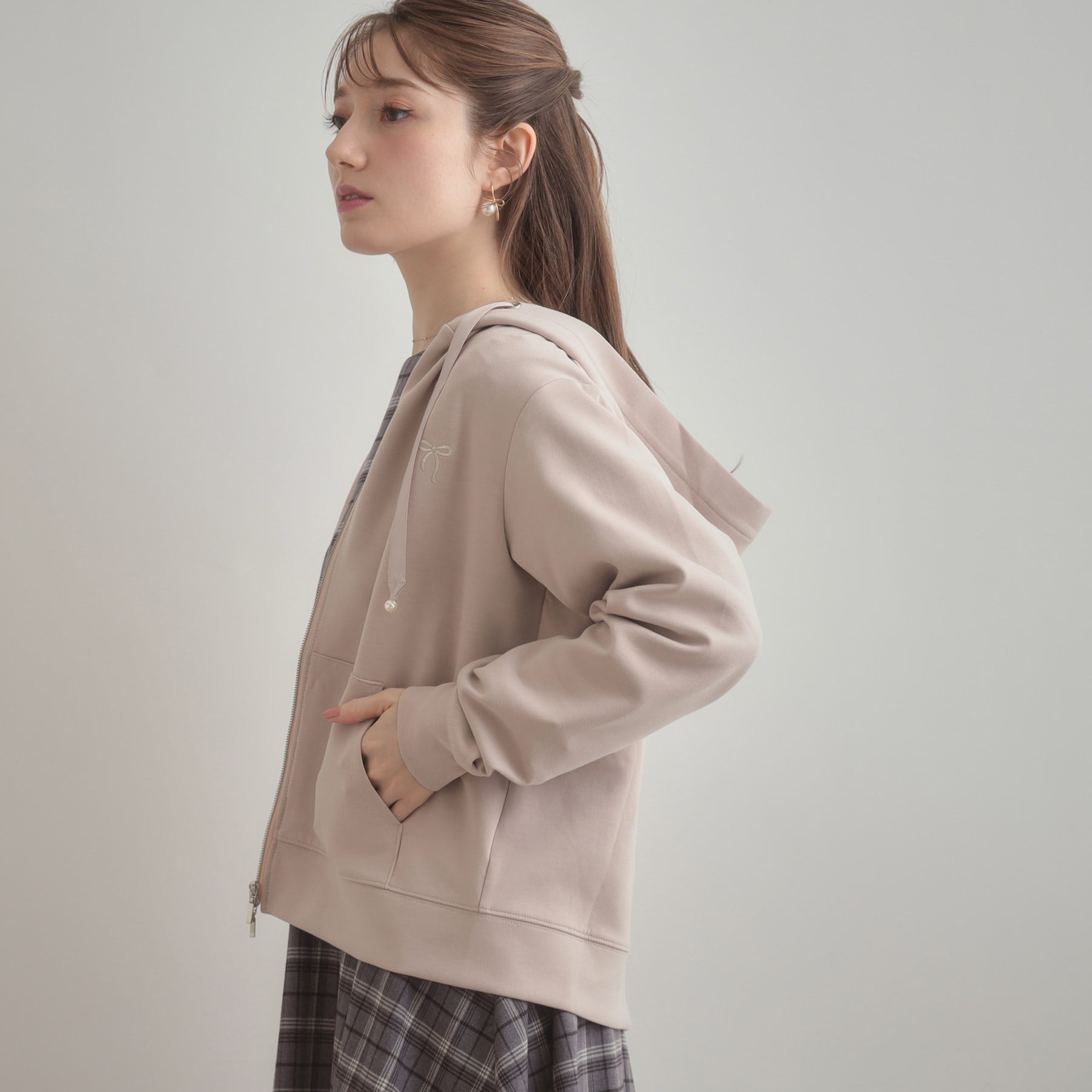 クチュール ブローチ Couture Brooch リボン刺繍ダンボールZIPフーディ (ブラック(019)) ブラック(019)