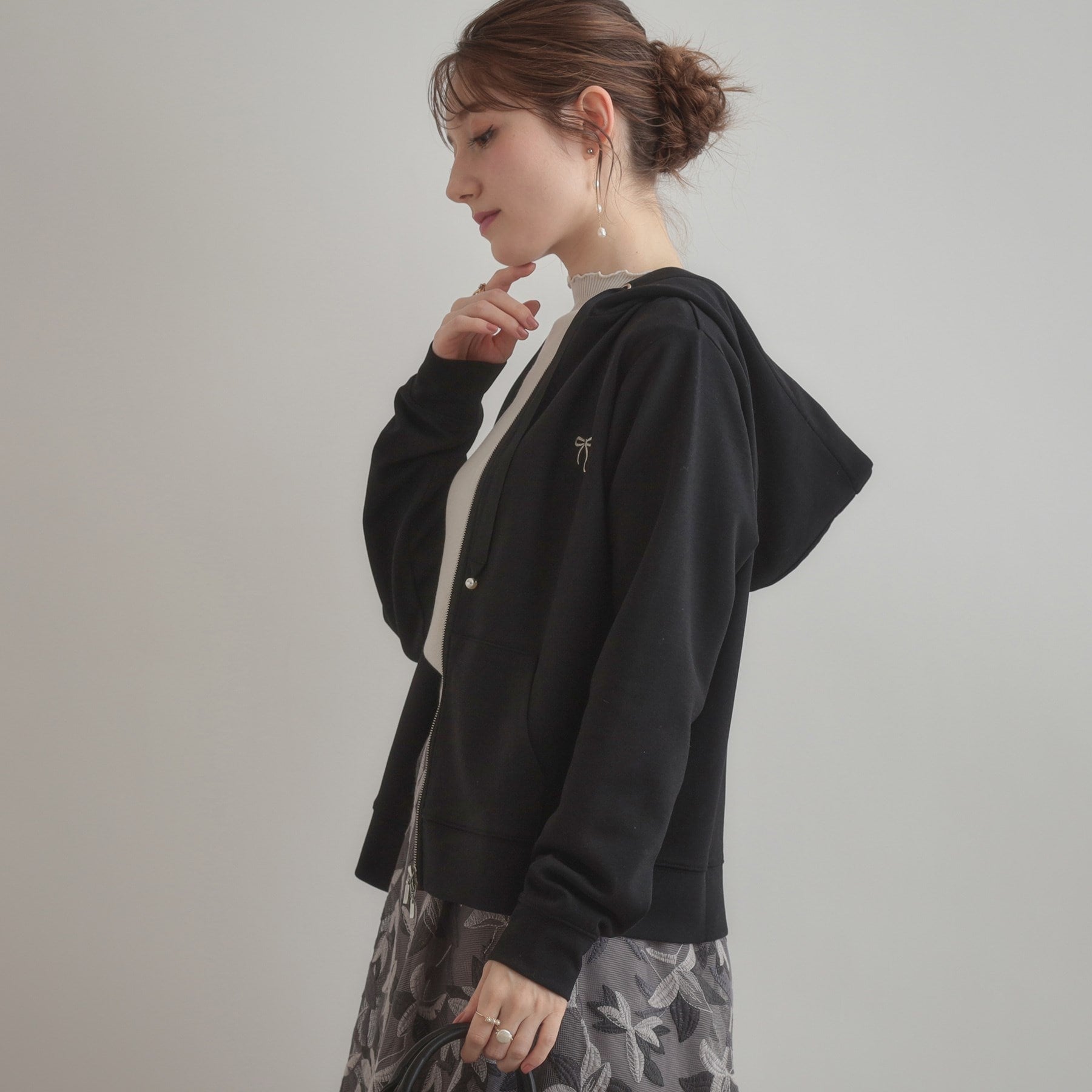 クチュール ブローチ Couture Brooch リボン刺繍ダンボールZIPフーディ (ブラック(019)) ブラック(019)