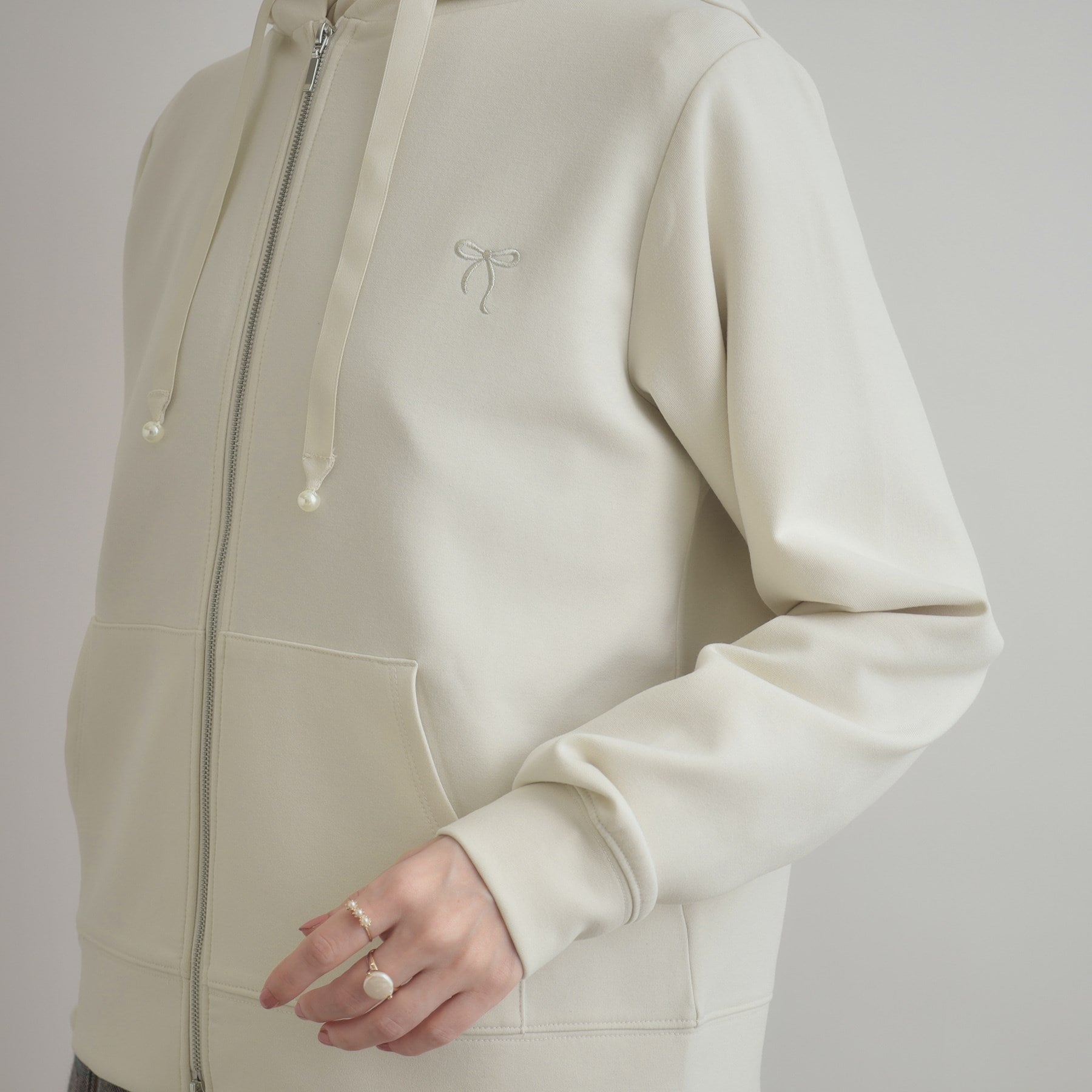 クチュール ブローチ Couture Brooch リボン刺繍ダンボールZIPフーディ (ブラック(019)) ブラック(019)