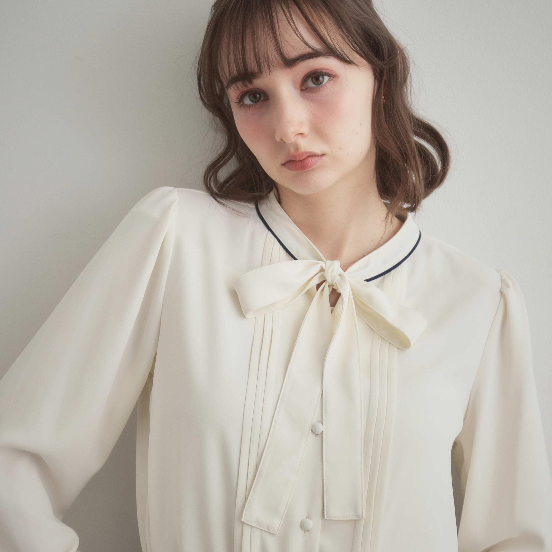 クチュール ブローチ Couture Brooch 配色タックタイブラウス (ピンクベージュ(553)) ピンクベージュ(553)