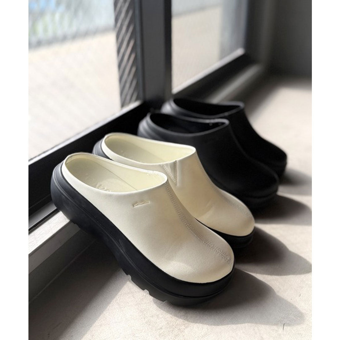 クラシカルエルフ Classical Elf 《JaVaジャバコラボ》【コロかる】トレンド感と履きやすさ。軽量ステッチデザイン厚底サンダル (ブラック) ブラック