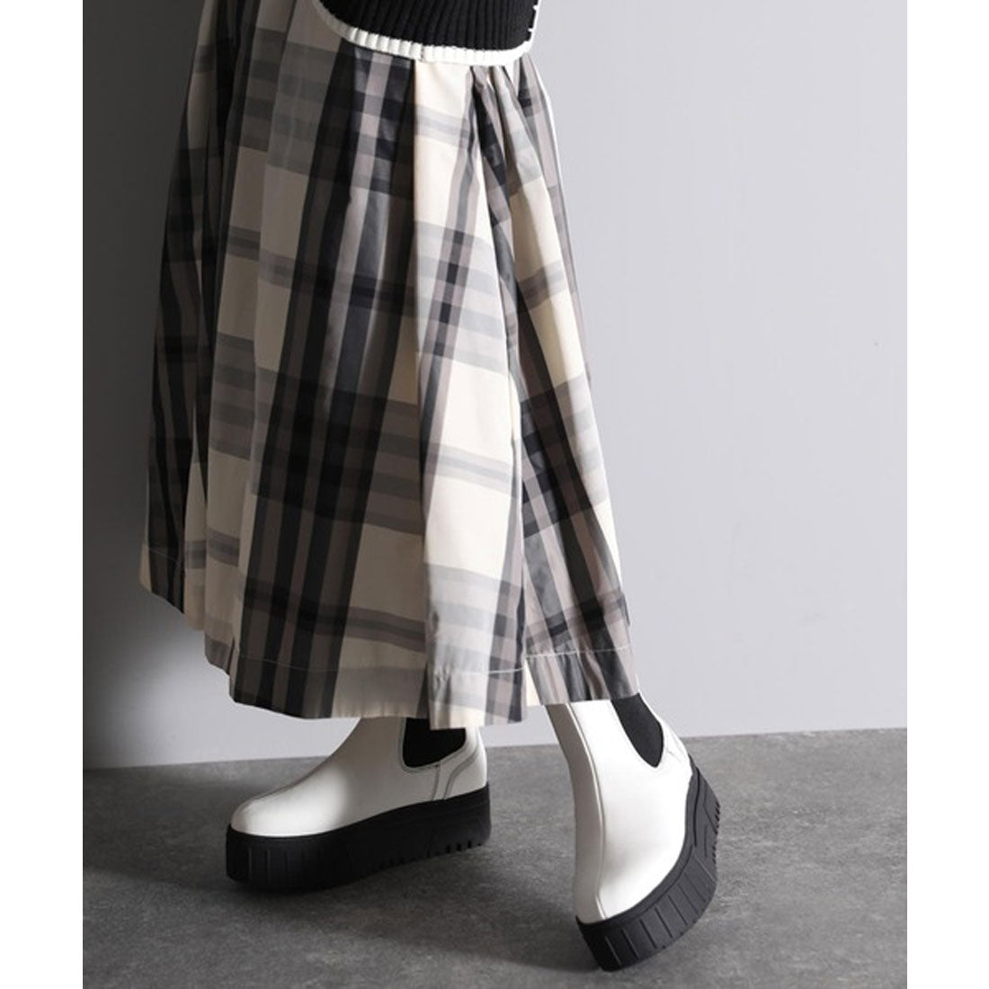 Classical Elf Classical Elf 《JaVaジャバ 合作》秋冬的流行單品!厚底鞋底側邊彈性切爾西靴