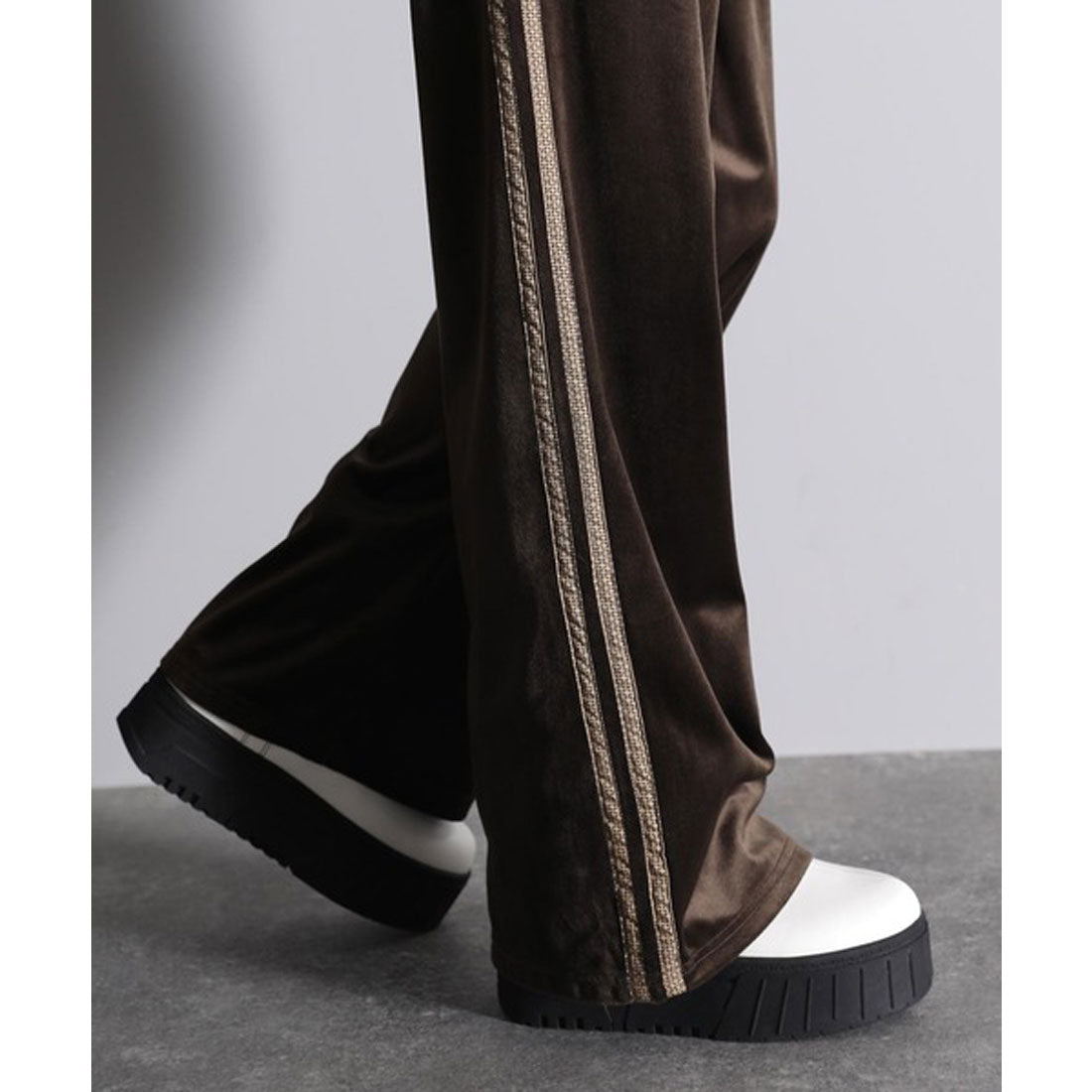 Classical Elf Classical Elf 《JaVaジャバ 合作》秋冬的流行單品!厚底鞋底側邊彈性切爾西靴