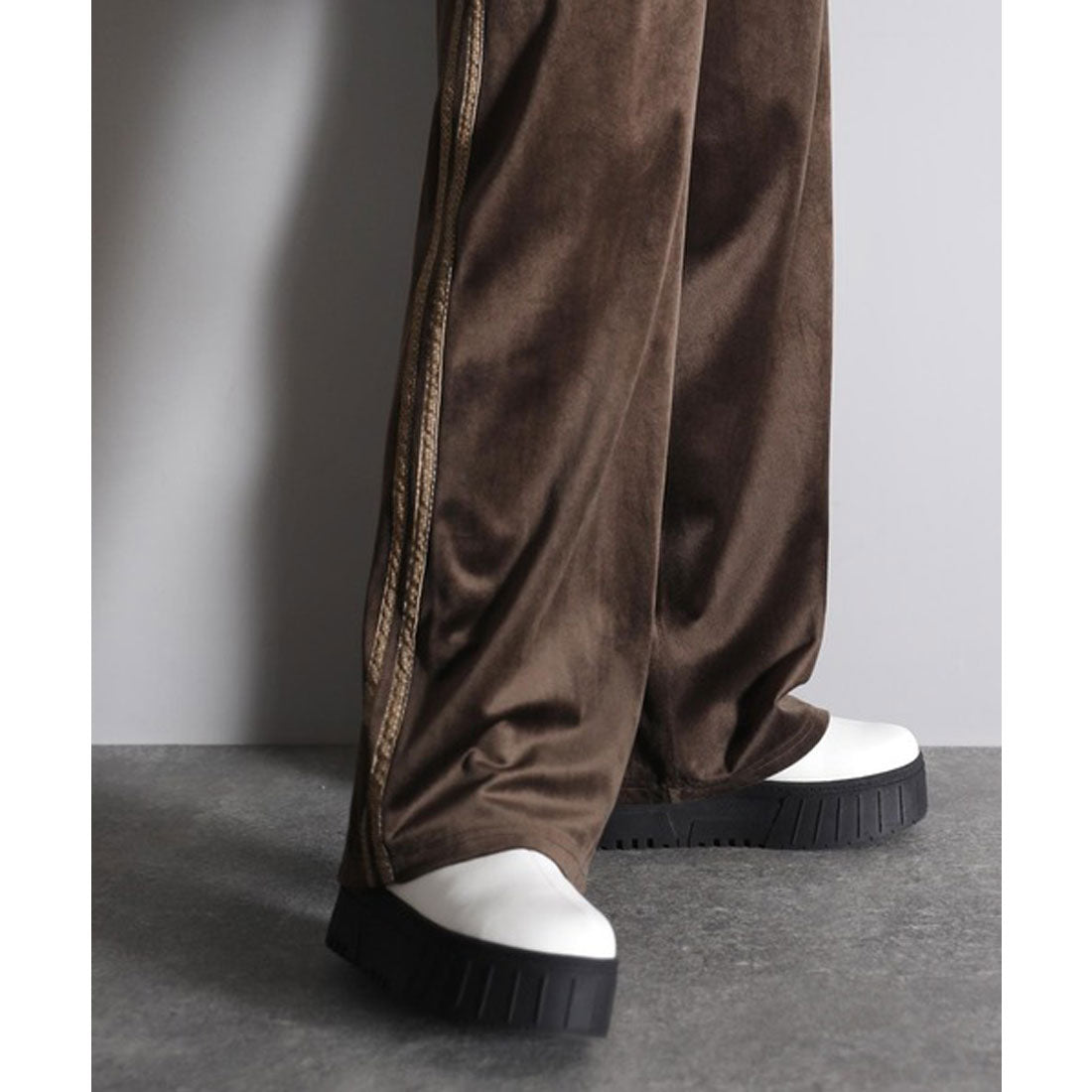 Classical Elf Classical Elf 《JaVaジャバ 合作》秋冬的流行單品!厚底鞋底側邊彈性切爾西靴