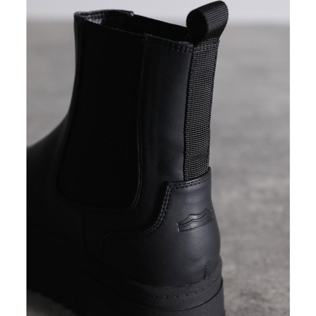 Classical Elf Classical Elf 《JaVaジャバ 合作》秋冬的流行單品!厚底鞋底側邊彈性切爾西靴