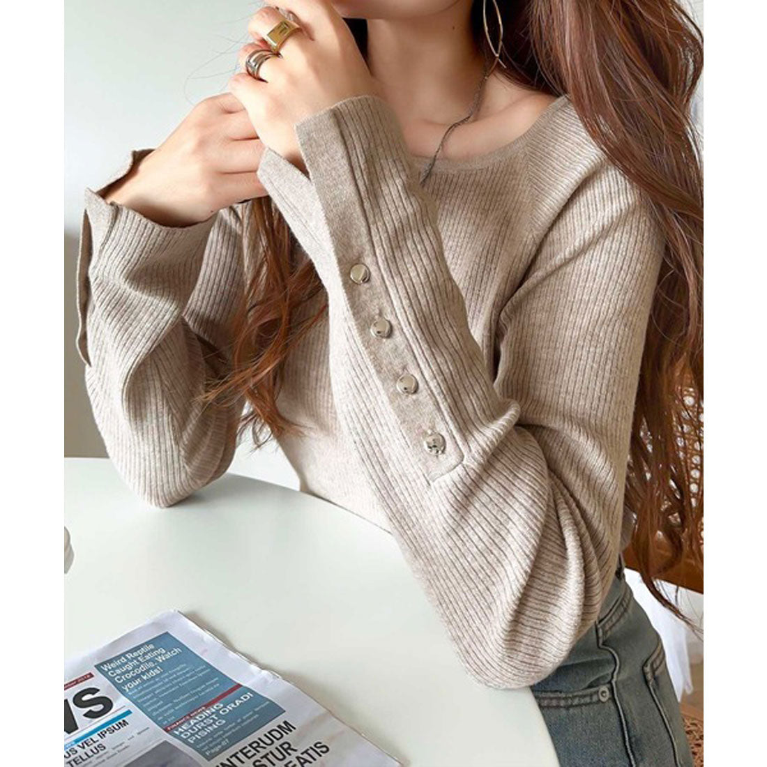 Classical Elf Elegant collarbone display. Button-sleeve crew neck ribbed knit.