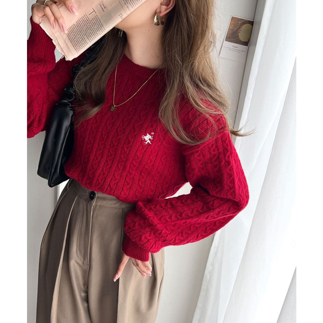 クラシカルエルフ Classical Elf レトロ上品なトラッドテイスト。ワンポイント胸刺繍ケーブルニットプルオーバー