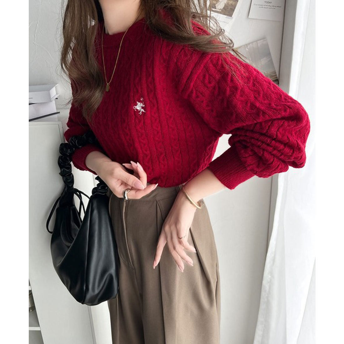 クラシカルエルフ Classical Elf レトロ上品なトラッドテイスト。ワンポイント胸刺繍ケーブルニットプルオーバー