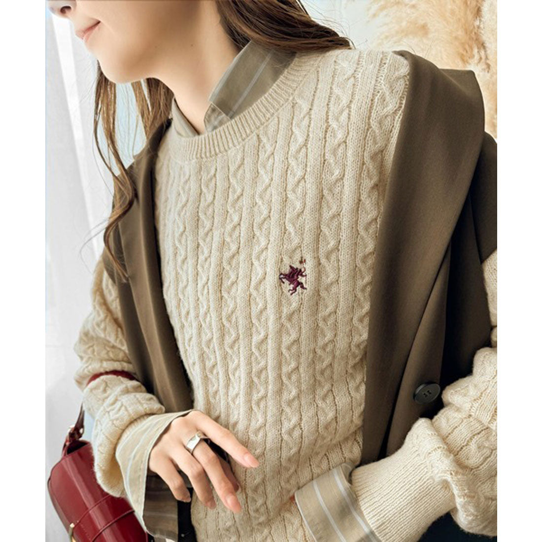 クラシカルエルフ Classical Elf レトロ上品なトラッドテイスト。ワンポイント胸刺繍ケーブルニットプルオーバー