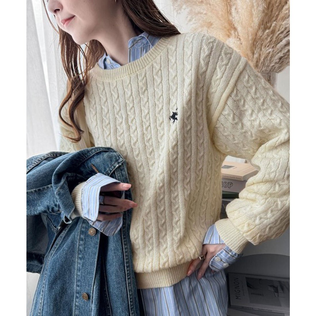 クラシカルエルフ Classical Elf レトロ上品なトラッドテイスト。ワンポイント胸刺繍ケーブルニットプルオーバー