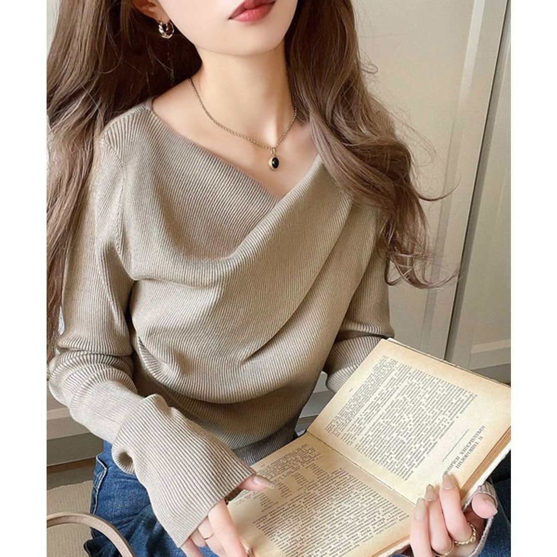 Classical Elf Classical Elf Trendy beautiful style for a delicate look. Chest drape design knit.