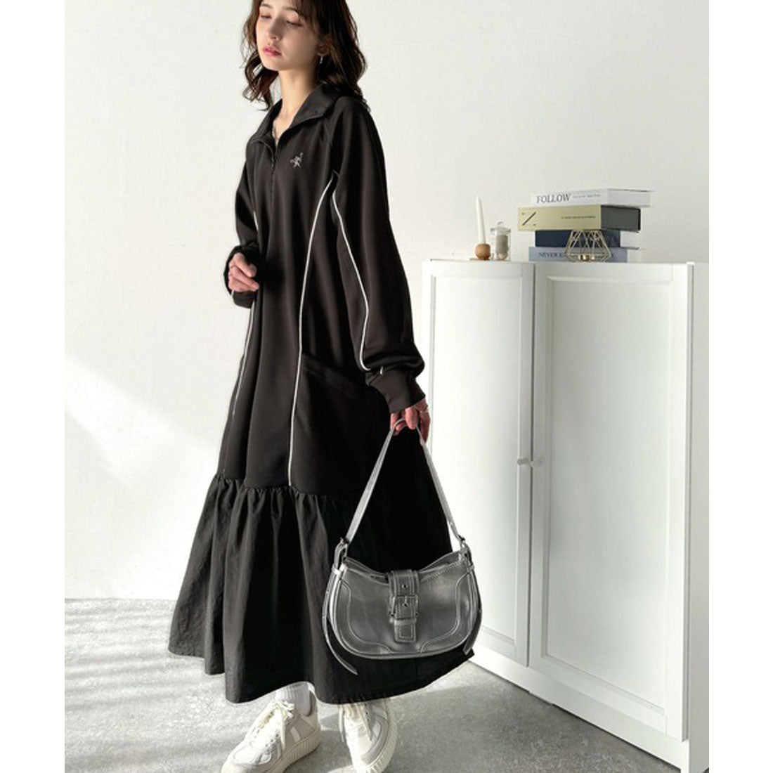 Classical Elf Classical Elf 運動MIIX! 胸前刺繡異材質拼接半拉鍊邊條運動連衣裙