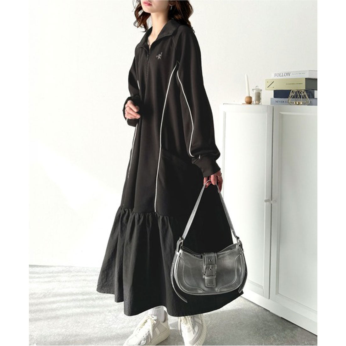 Classical Elf Classical Elf 運動MIIX! 胸前刺繡異材質拼接半拉鍊邊條運動連衣裙