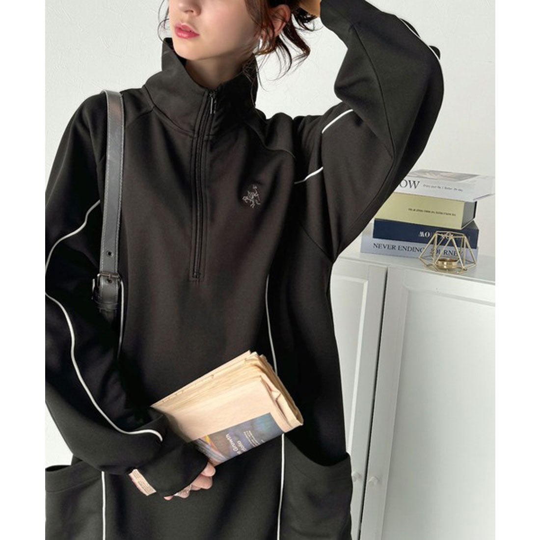 Classical Elf Classical Elf 運動MIIX! 胸前刺繡異材質拼接半拉鍊邊條運動連衣裙