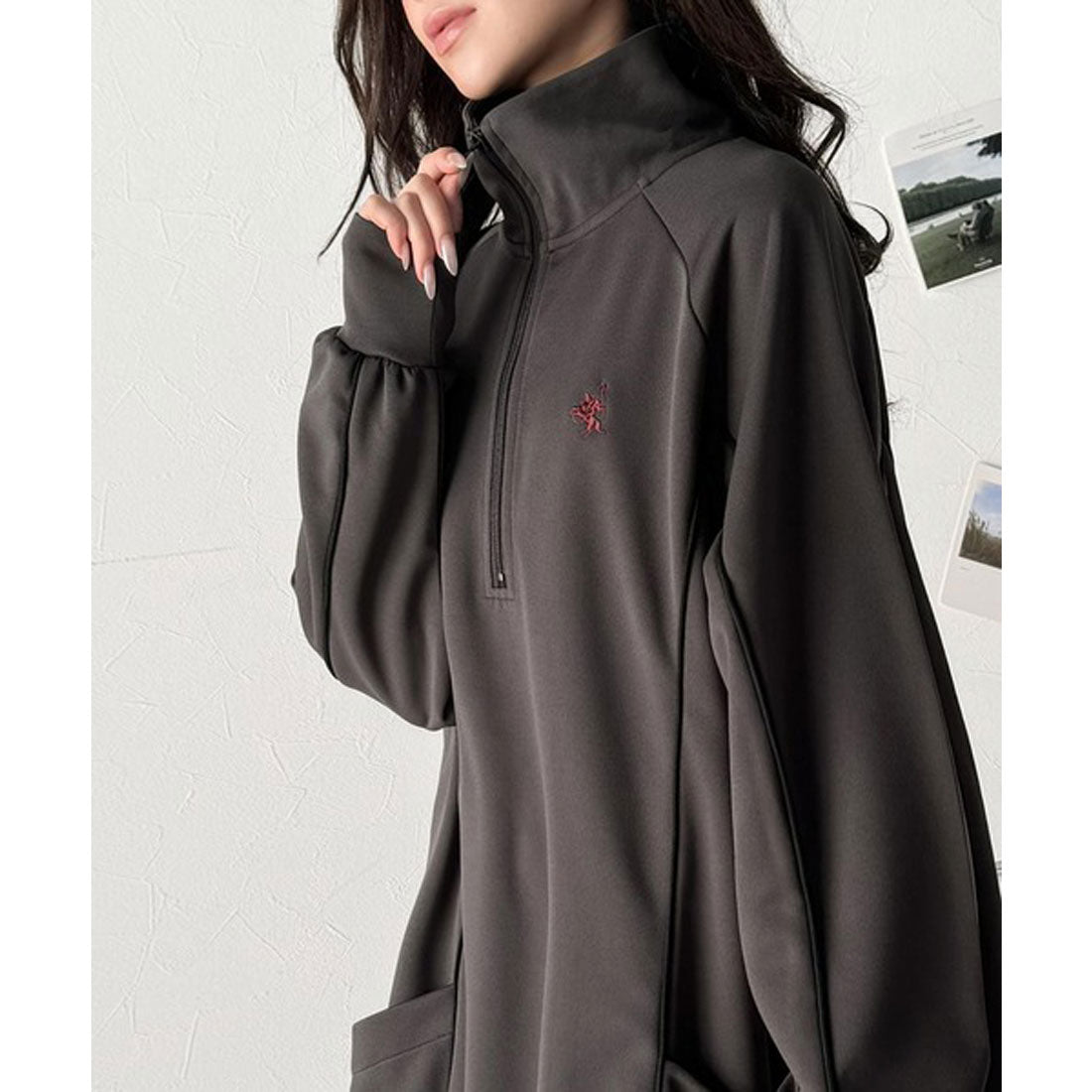 Classical Elf Classical Elf 運動MIIX! 胸前刺繡異材質拼接半拉鍊邊條運動連衣裙