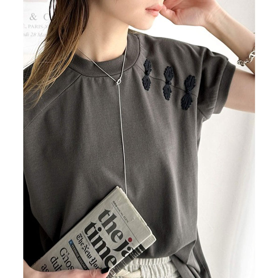 クラシカルエルフ Classical Elf シンプルだけど個性あふれる。チャイナボタンモックネックフレンチT (チャコール) チャコール