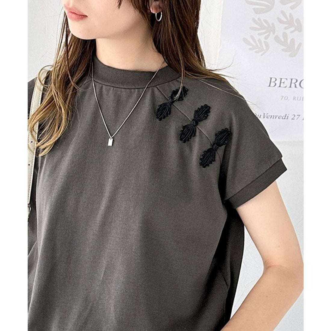 クラシカルエルフ Classical Elf シンプルだけど個性あふれる。チャイナボタンモックネックフレンチT (チャコール) チャコール