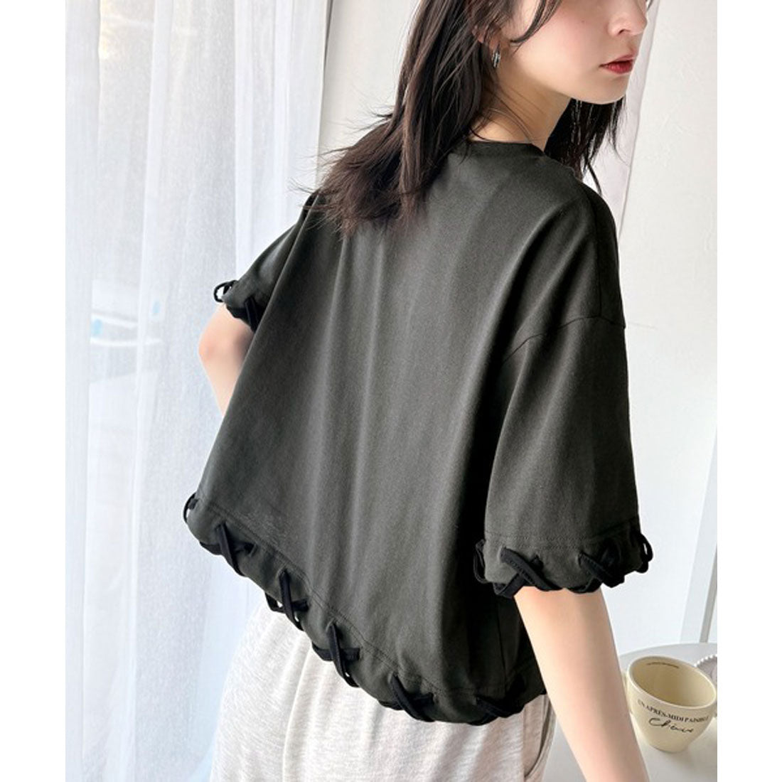 クラシカルエルフ Classical Elf 華やかさとこなれ感を両立!レースアップデザインクロップドTシャツ(半袖) (チャコール×ブラック) チャコール×ブラック