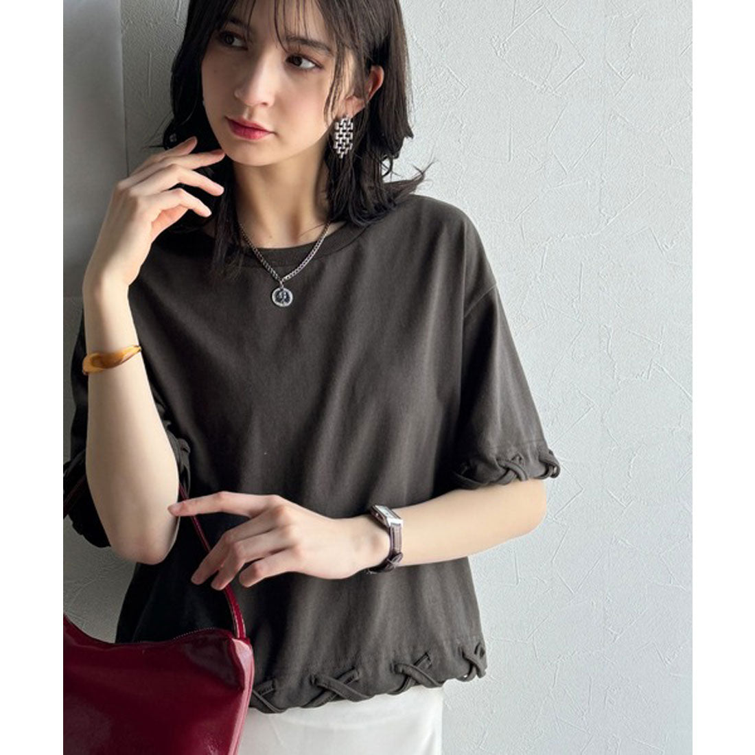 クラシカルエルフ Classical Elf 華やかさとこなれ感を両立!レースアップデザインクロップドTシャツ(半袖) (チャコール×チャコール) チャコール×チャコール