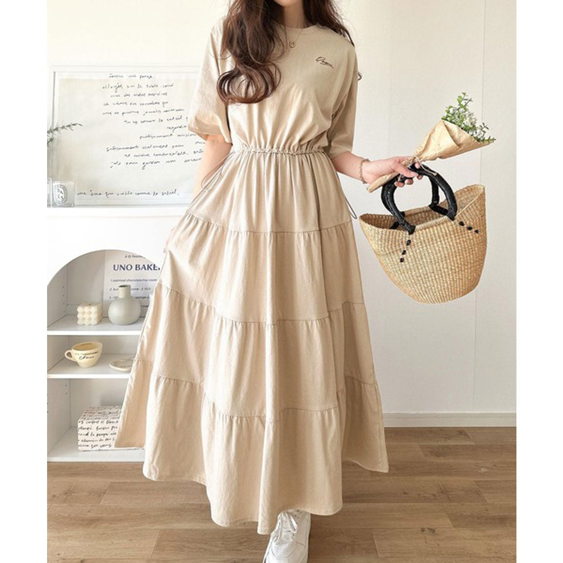 クラシカルエルフ Classical Elf 女性らしさを引き立てるデザインが魅力。綿100%胸刺繍ドロストティアードワンピース (ベージュ) ベージュ