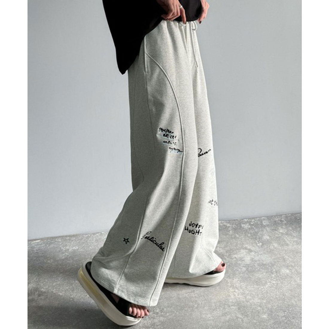 クラシカルエルフ Classical Elf 今季のイチオシ!ランダム刺繍裏毛スウェットワイドパンツ (オートミール) オートミール