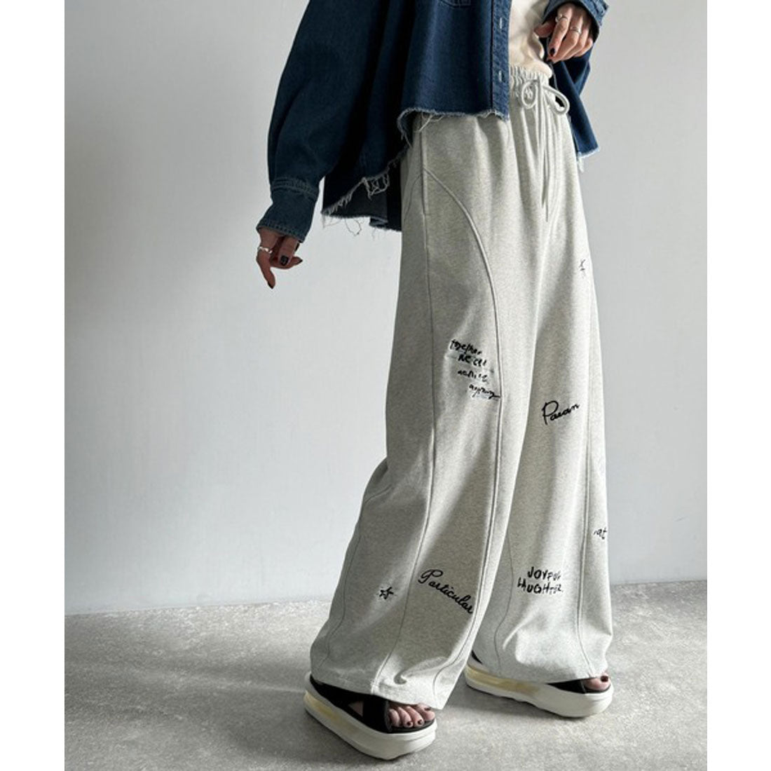 クラシカルエルフ Classical Elf 今季のイチオシ!ランダム刺繍裏毛スウェットワイドパンツ (オートミール) オートミール