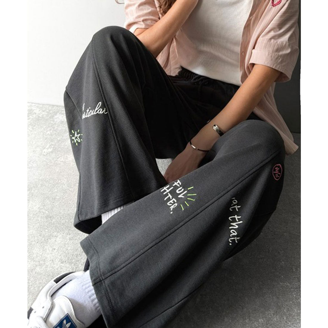 クラシカルエルフ Classical Elf 今季のイチオシ!ランダム刺繍裏毛スウェットワイドパンツ (オートミール) オートミール