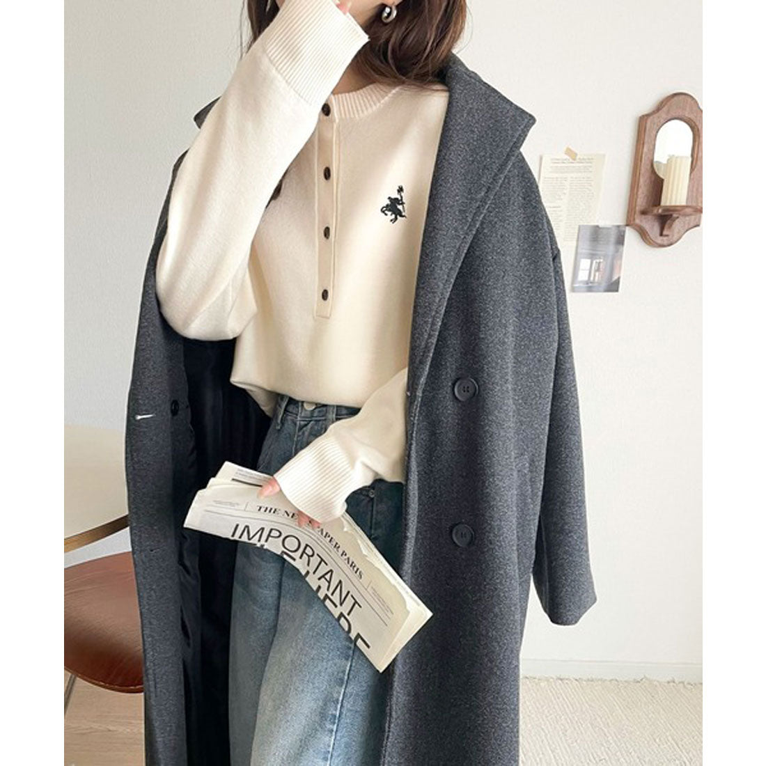 クラシカルエルフ Classical Elf 《Javaジャバコラボ》顔周りスッキリ&胸元刺繍で映える♪配色刺繍ヘンリーネックニット (アイボリー) アイボリー