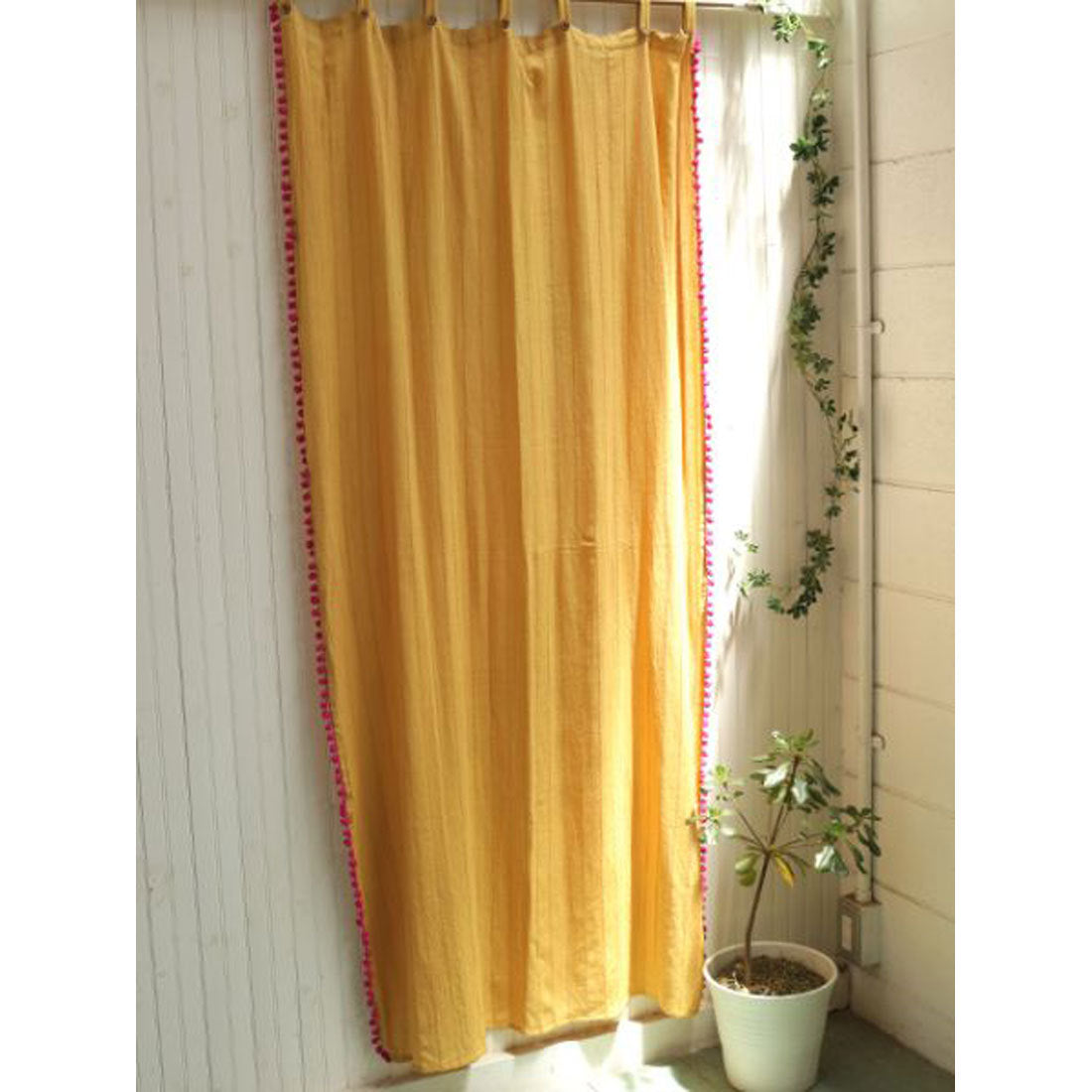 【チャイハネ】インド綿ポンポンカーテン178cm レッド,イエロー