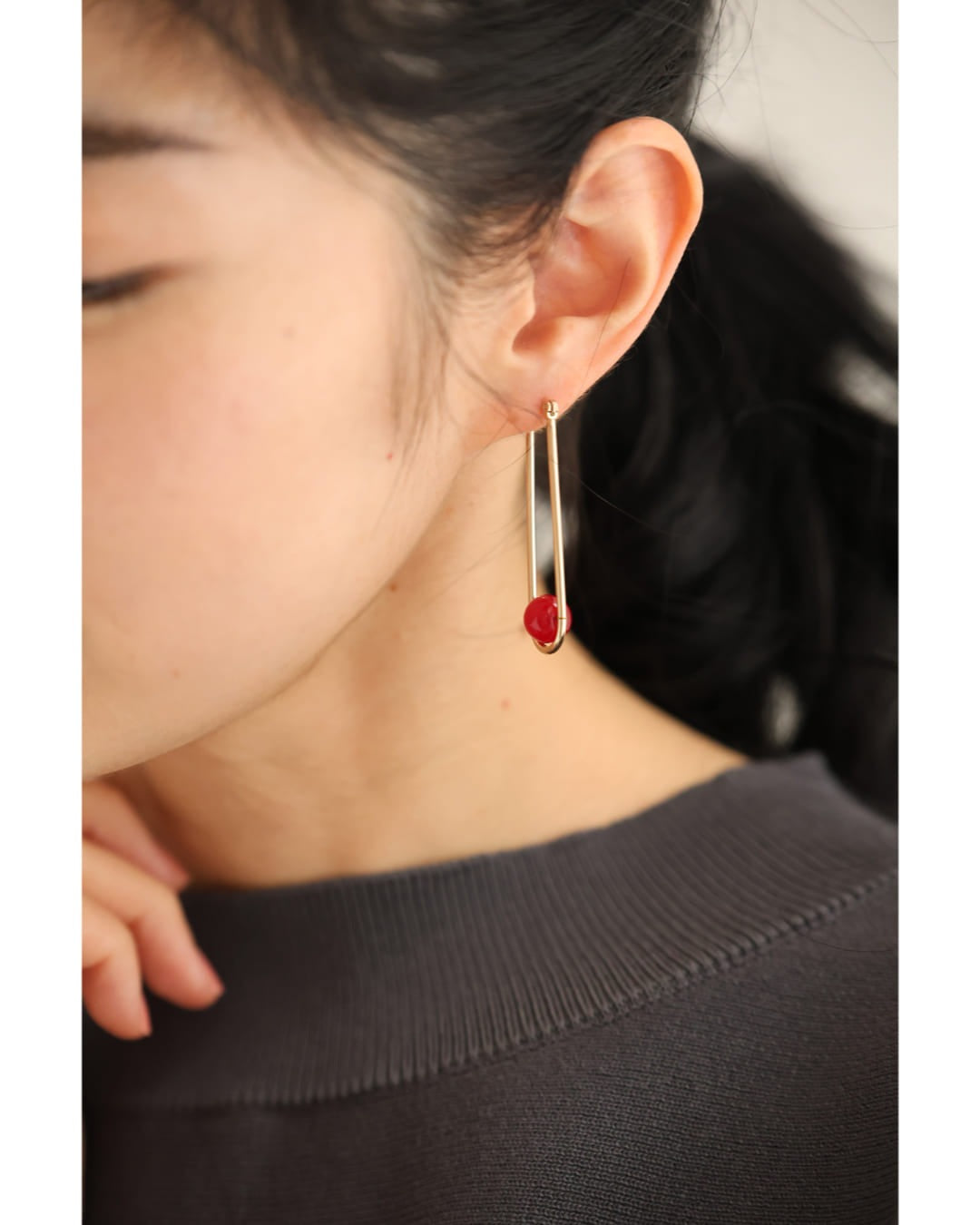 カワイイ CAWAII 赤い実揺れるブランコピアス (レッド) レッド