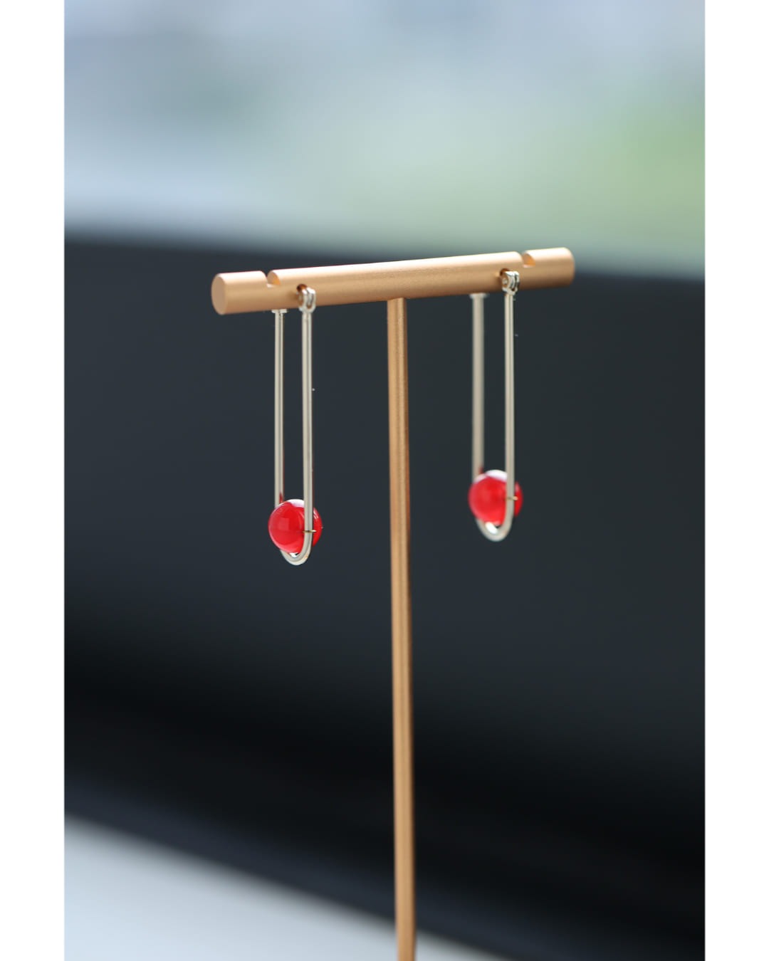 カワイイ CAWAII 赤い実揺れるブランコピアス (レッド) レッド