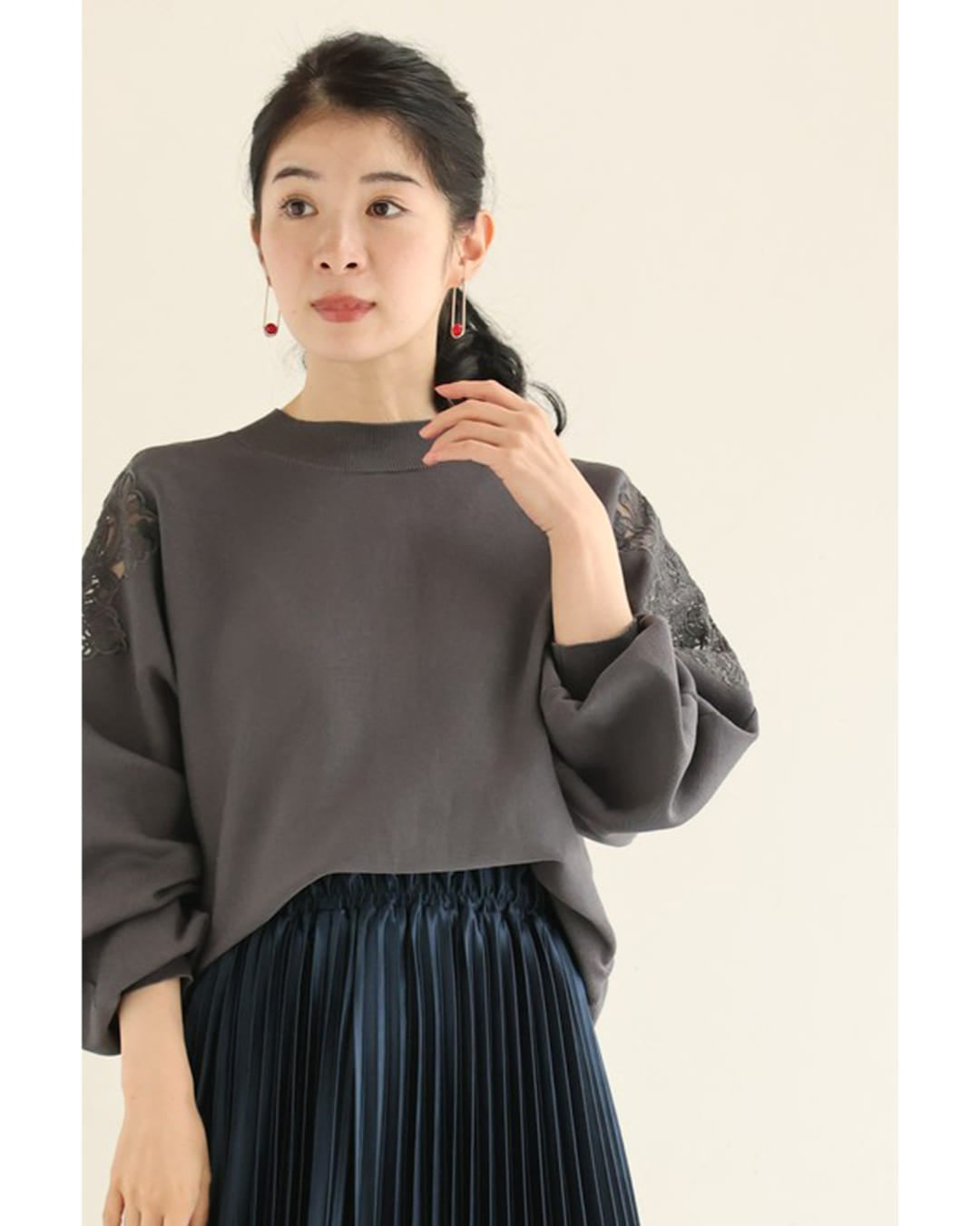 カワイイ CAWAII 赤い実揺れるブランコピアス (レッド) レッド