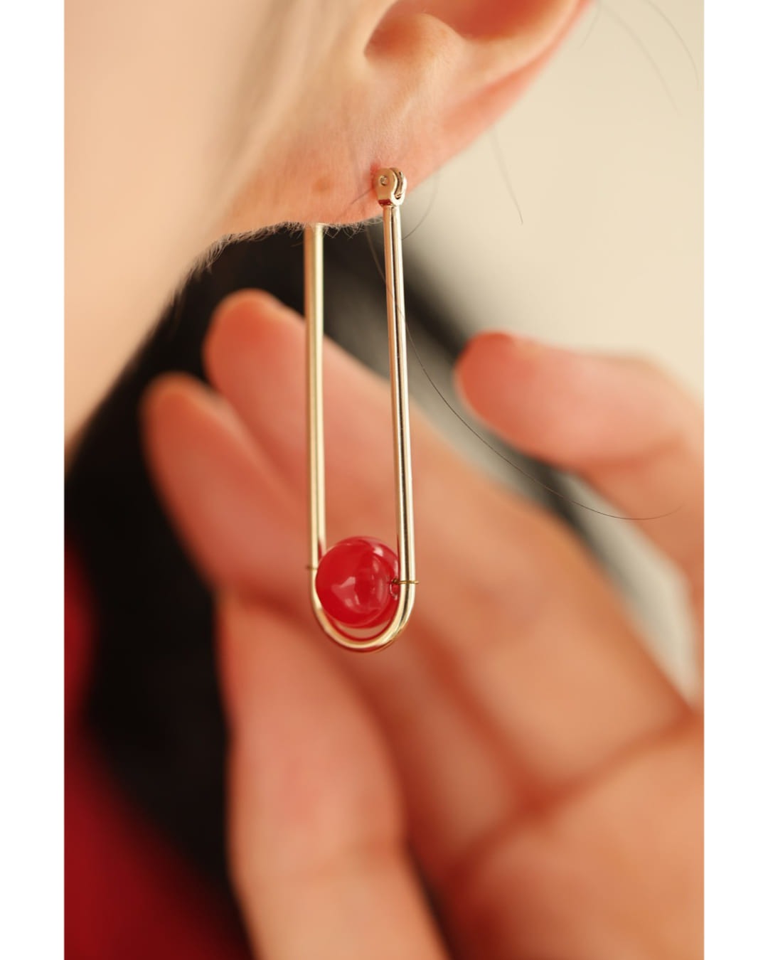 カワイイ CAWAII 赤い実揺れるブランコピアス (レッド) レッド