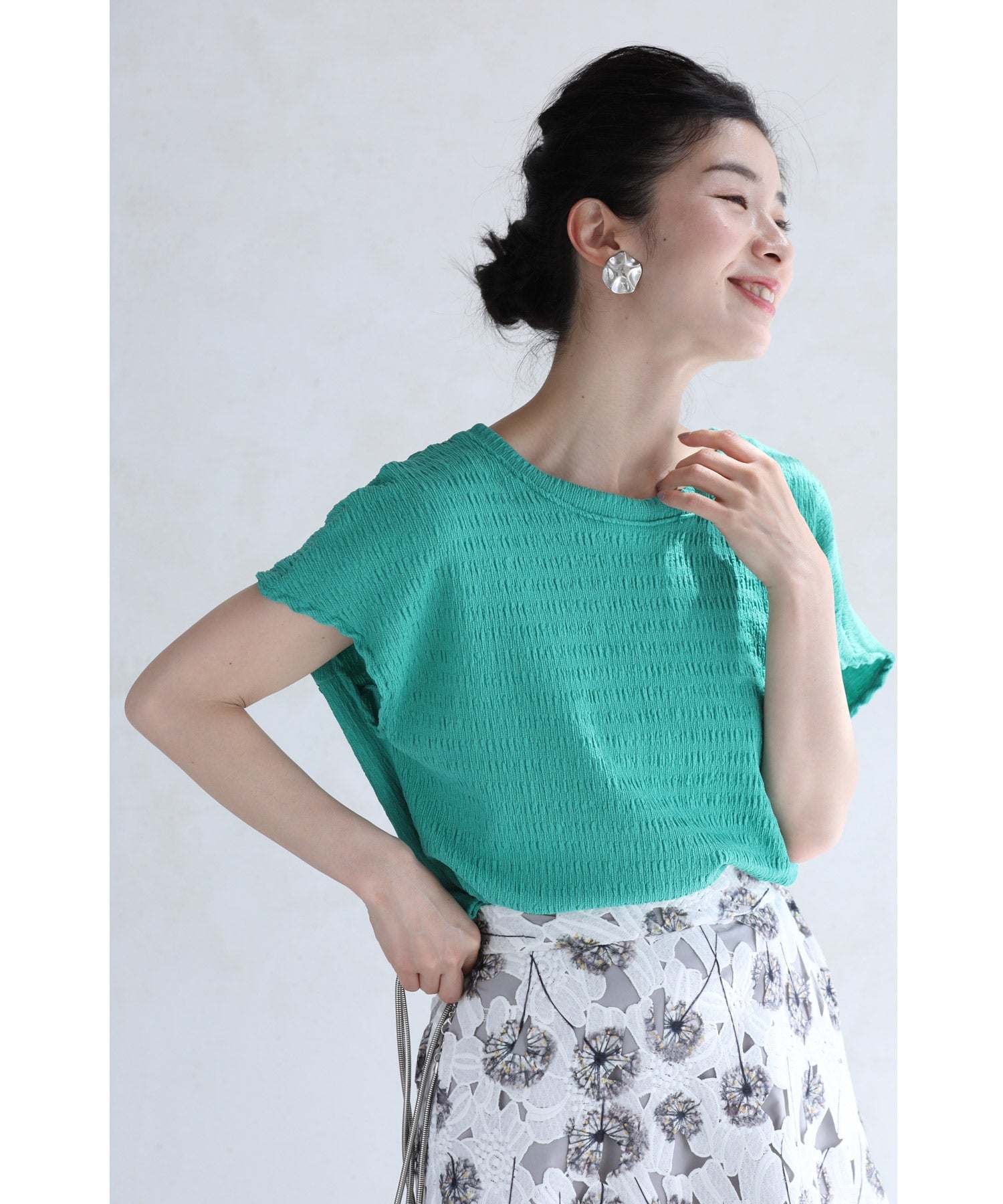 カワイイ CAWAII 後ろツイストタックのプルオーバートップス