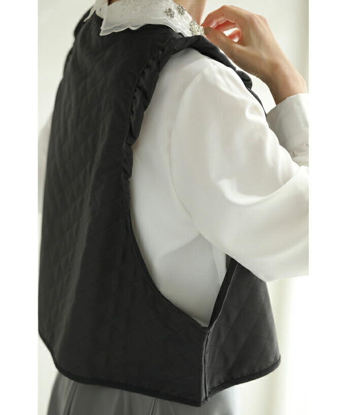 カワイイ CAWAII フリルパフショルダーの変形ボタンベスト