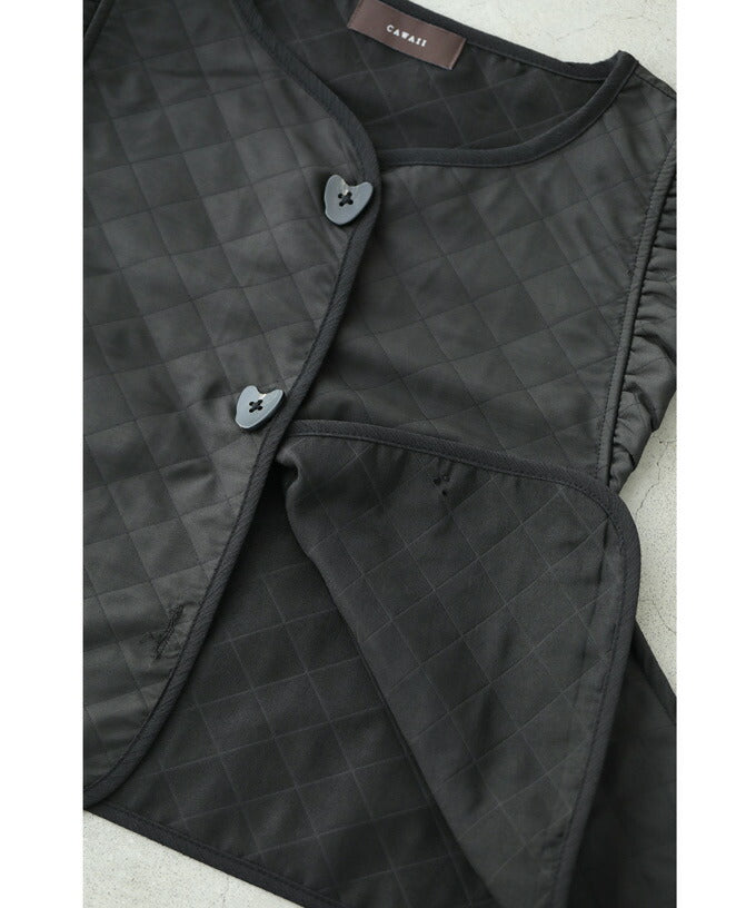 カワイイ CAWAII フリルパフショルダーの変形ボタンベスト