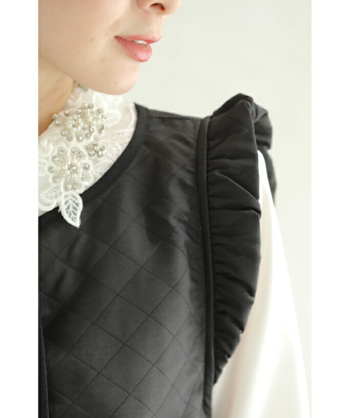 カワイイ CAWAII フリルパフショルダーの変形ボタンベスト