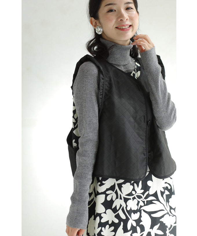 カワイイ CAWAII フリルパフショルダーの変形ボタンベスト