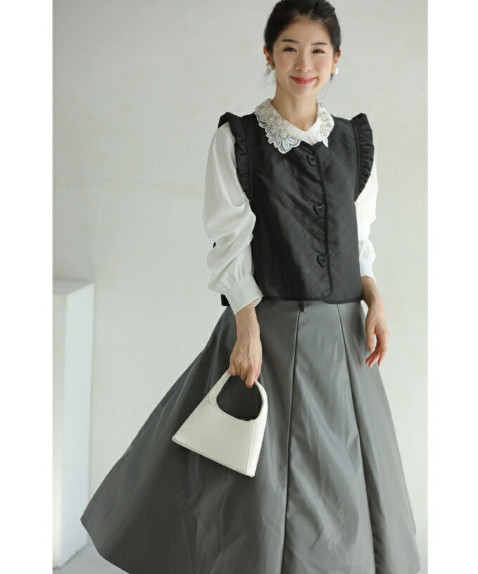 カワイイ CAWAII フリルパフショルダーの変形ボタンベスト