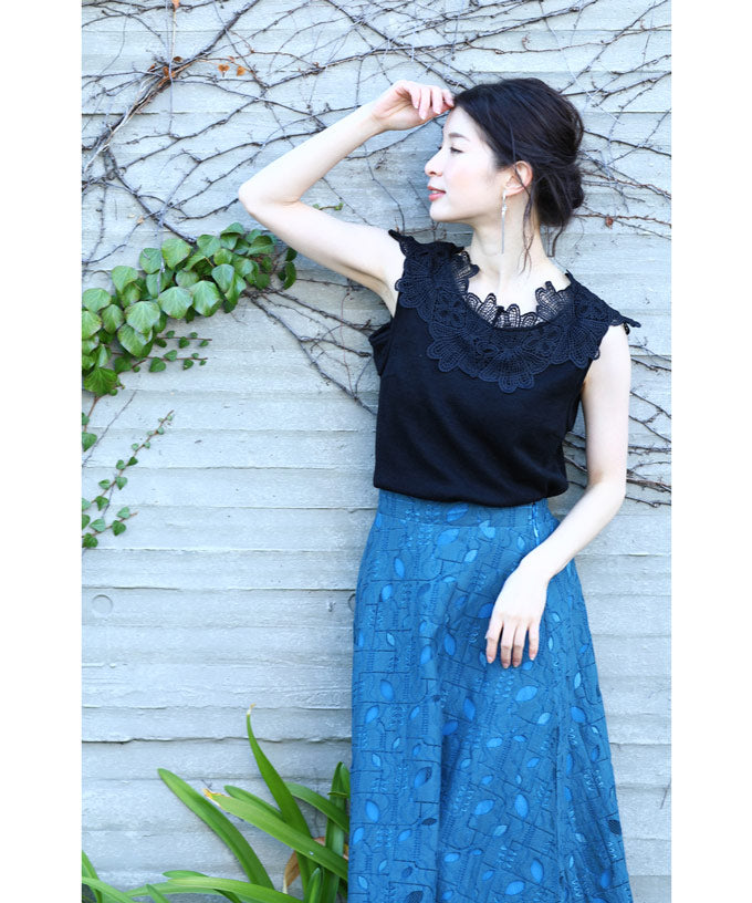 カワイイ CAWAII 大輪の花咲くブラックタンクトップ