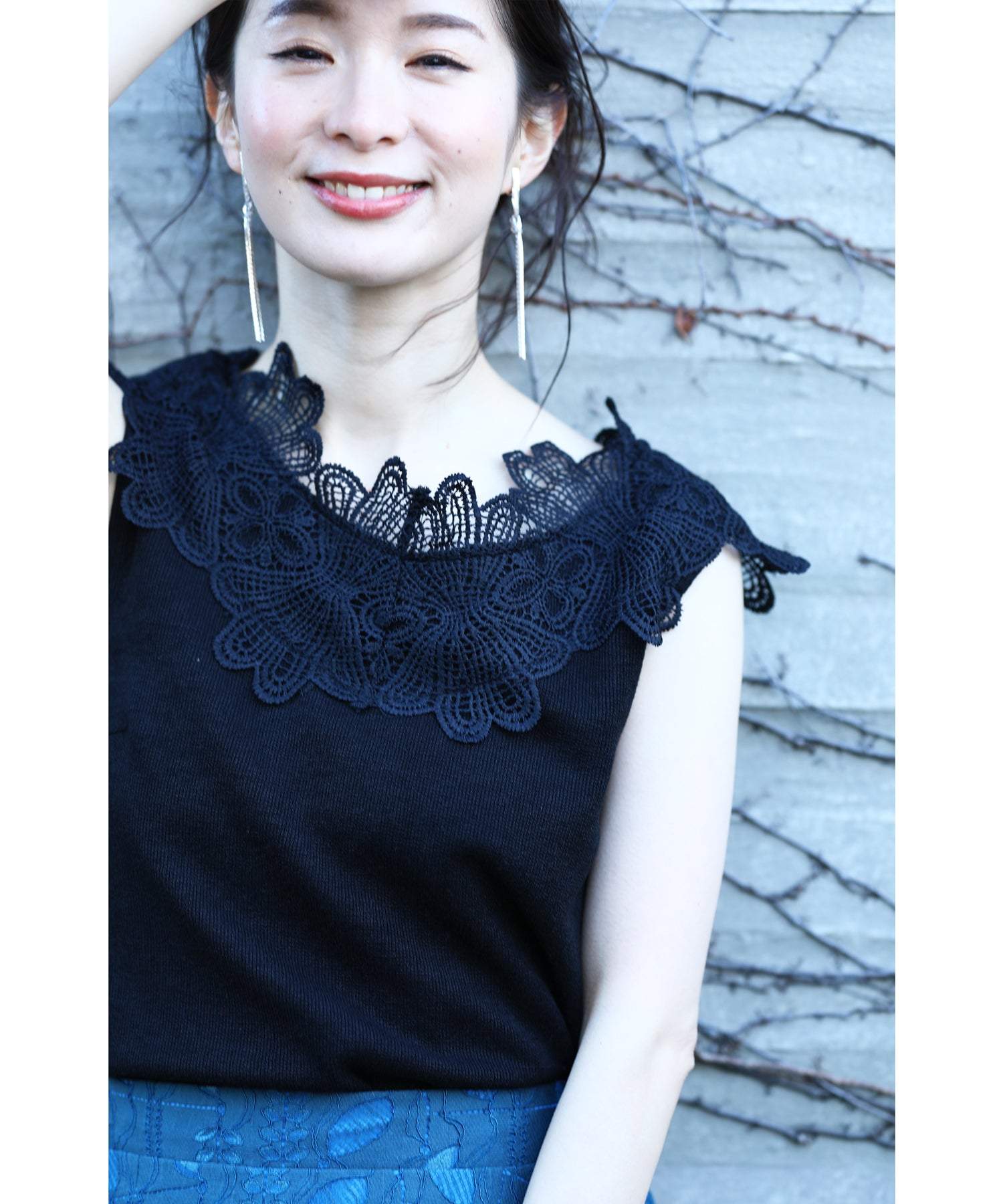 カワイイ CAWAII 大輪の花咲くブラックタンクトップ