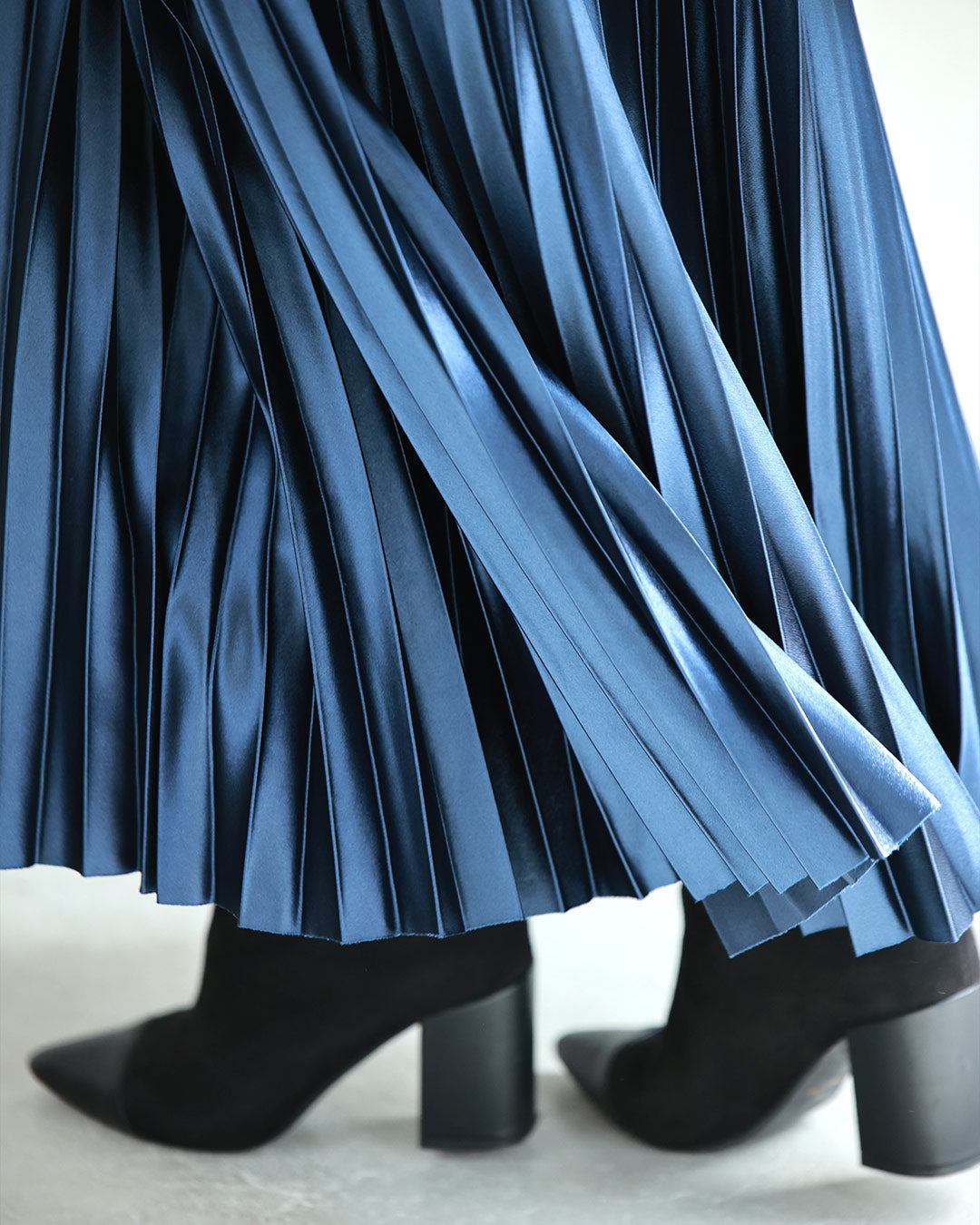 カワイイ CAWAII 落ち感 美しい 光沢 プリーツスカート プリーツ レディース ボトムス 体型カバー フレア ゴム ウエストゴム Aライン 無地 シルバー ゴールド 春 夏 高 (ブルー) エレガント ベーシック カジュアル 可愛い ベーシック 大人かわいい 上品 女性らしい デザイン スタンダード ナチュラル きれいめ シンプル フェミニン ブルー