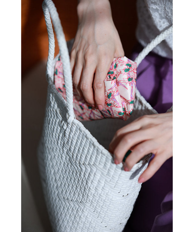 CAWAII CAWAII UV-cut material hat in vibrant pink that doesn't succumb to sunlight.