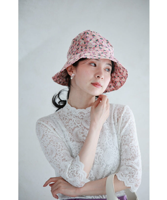 CAWAII CAWAII UV-cut material hat in vibrant pink that doesn't succumb to sunlight.