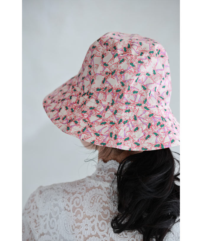 CAWAII CAWAII UV-cut material hat in vibrant pink that doesn't succumb to sunlight.