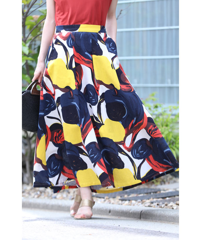 CAWAII CAWAII art pattern medium skirt overflowing with the beauty of colors