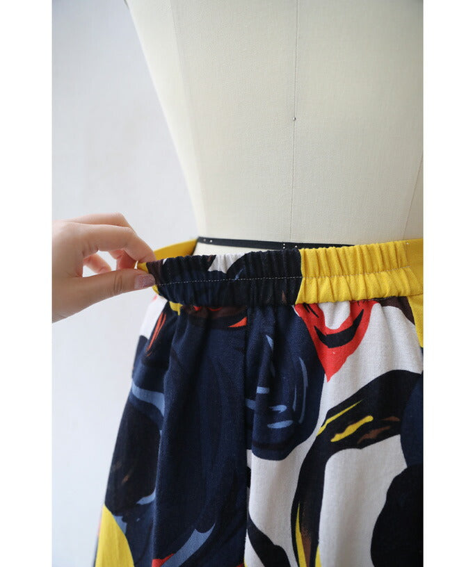 CAWAII CAWAII art pattern medium skirt overflowing with the beauty of colors