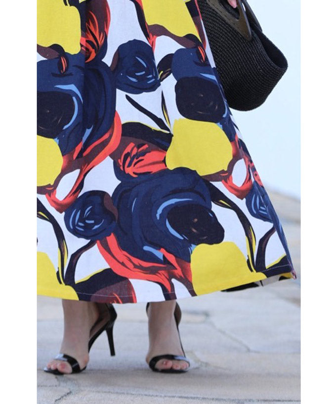 CAWAII CAWAII art pattern medium skirt overflowing with the beauty of colors