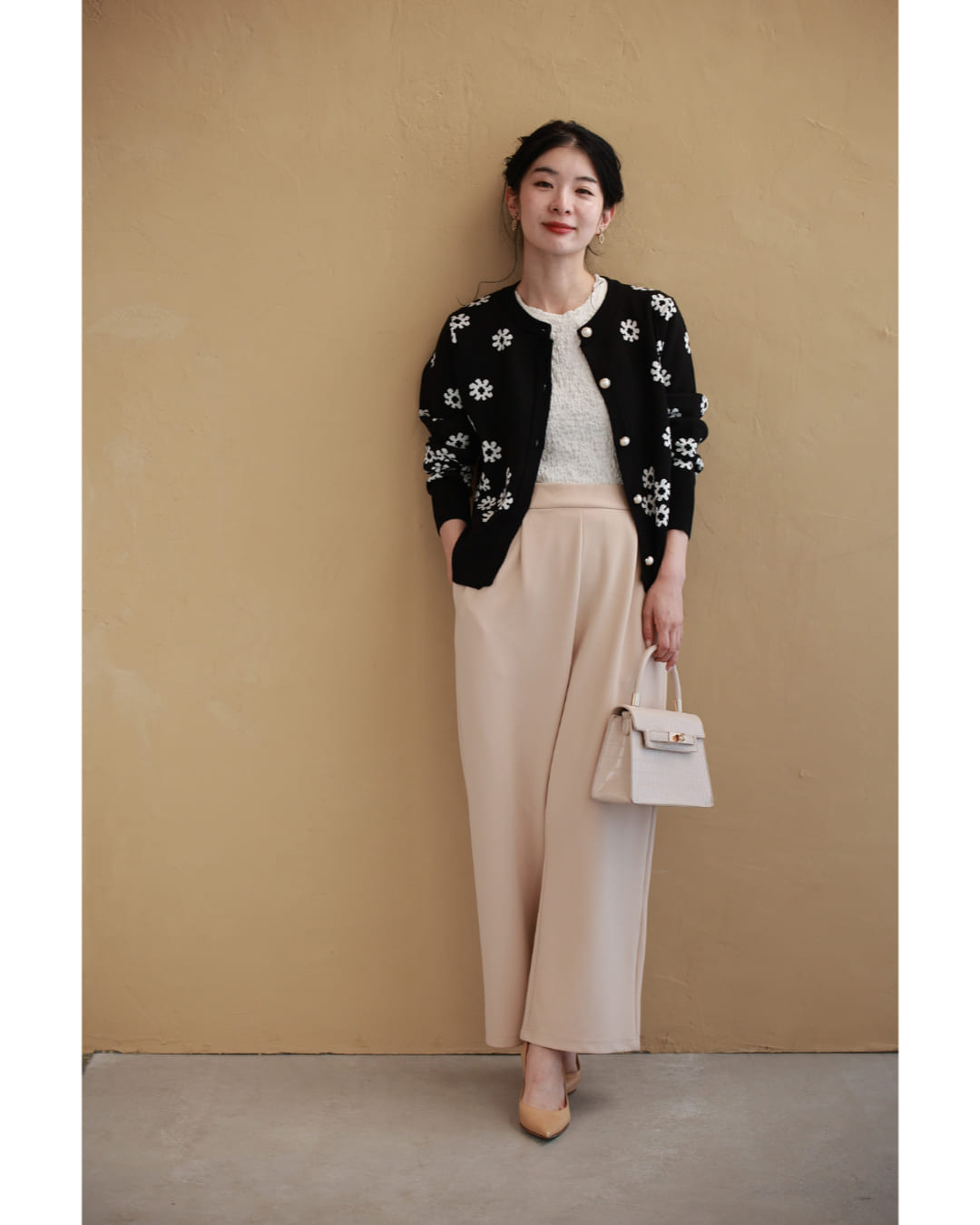 CAWAII CAWAII Accumulating White Flower Knit Cardigan